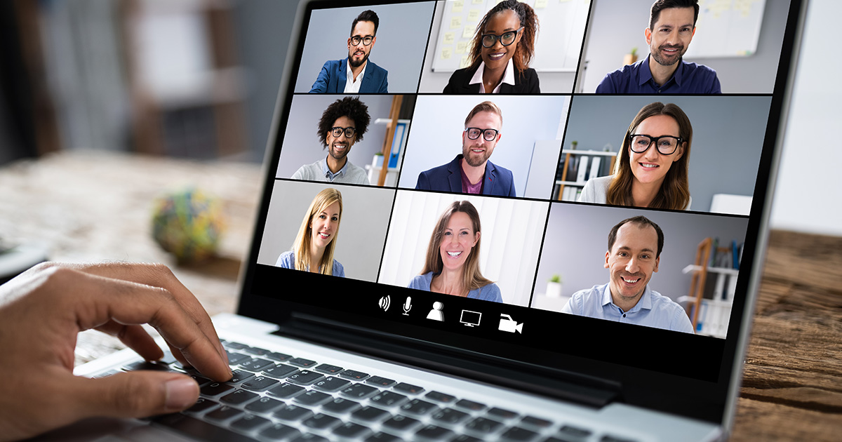 Sin título-1 Grupo de personas en una teleformación presencial